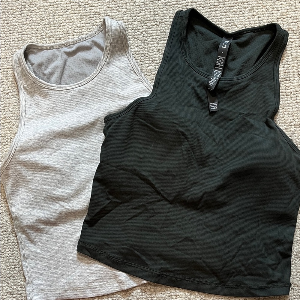 Vuori built in bra ribbed Women's Green and Gray Tank Tops